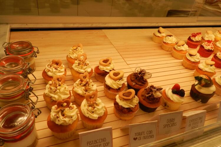 Italian bakery with cupcakes